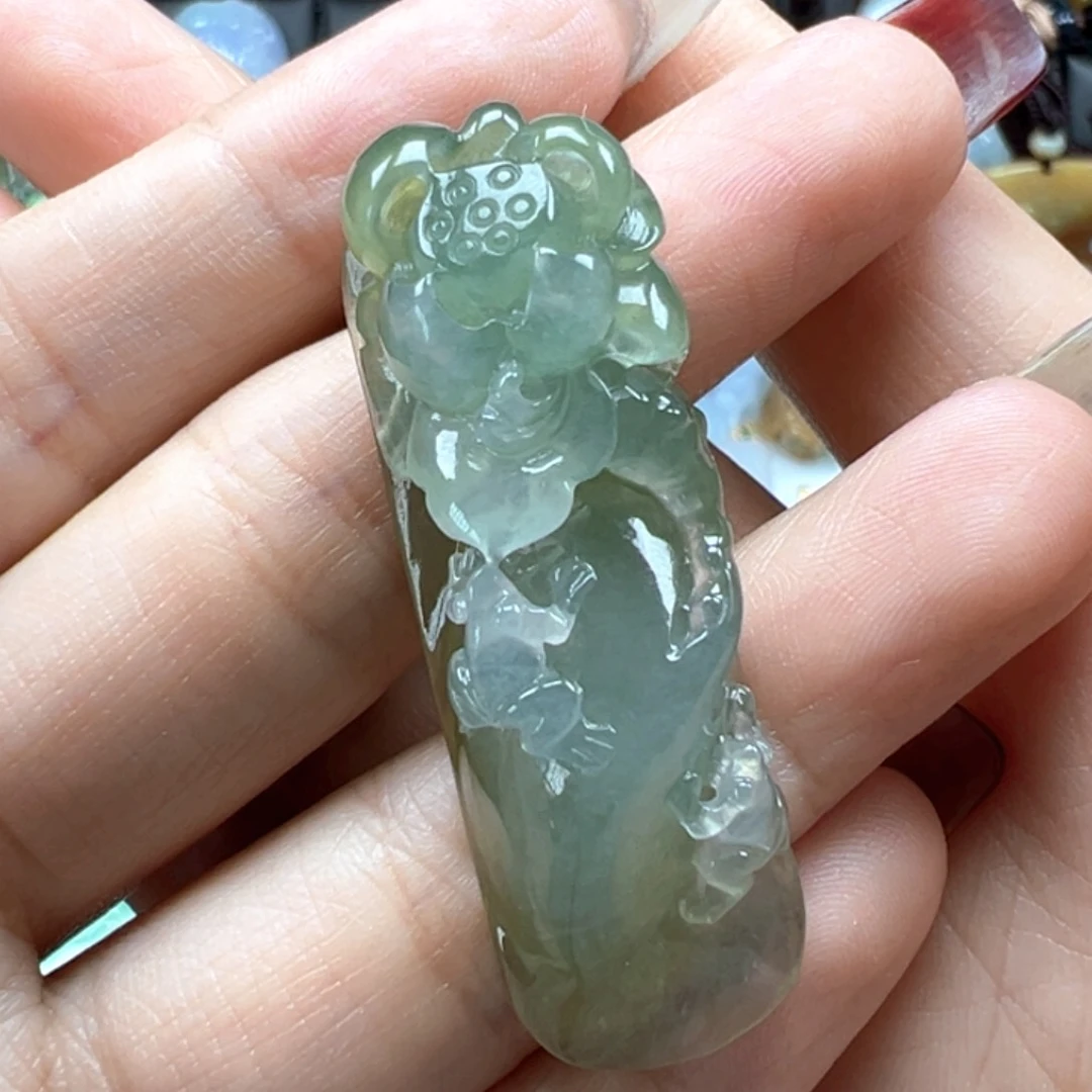 翡翠颈饰未镶嵌荷花