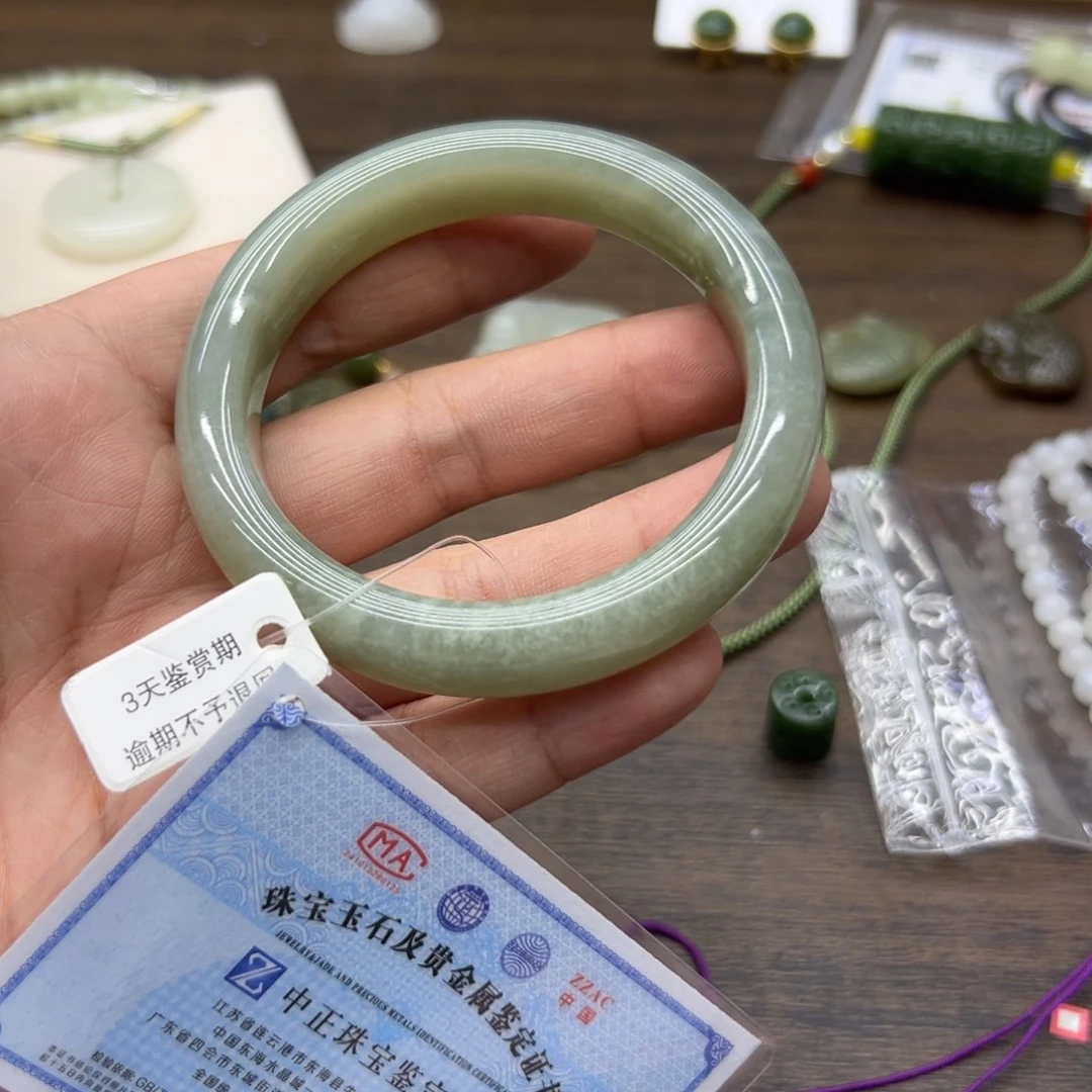 和田玉手镯未镶嵌55.8圈围207