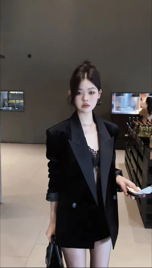 法式丝绒长袖宽松西装领黑色外套女 秋冬气质女神范高级感宽