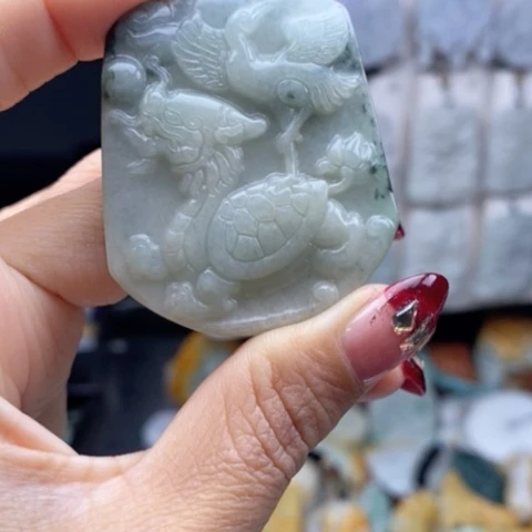 翡翠颈饰未镶嵌翡翠