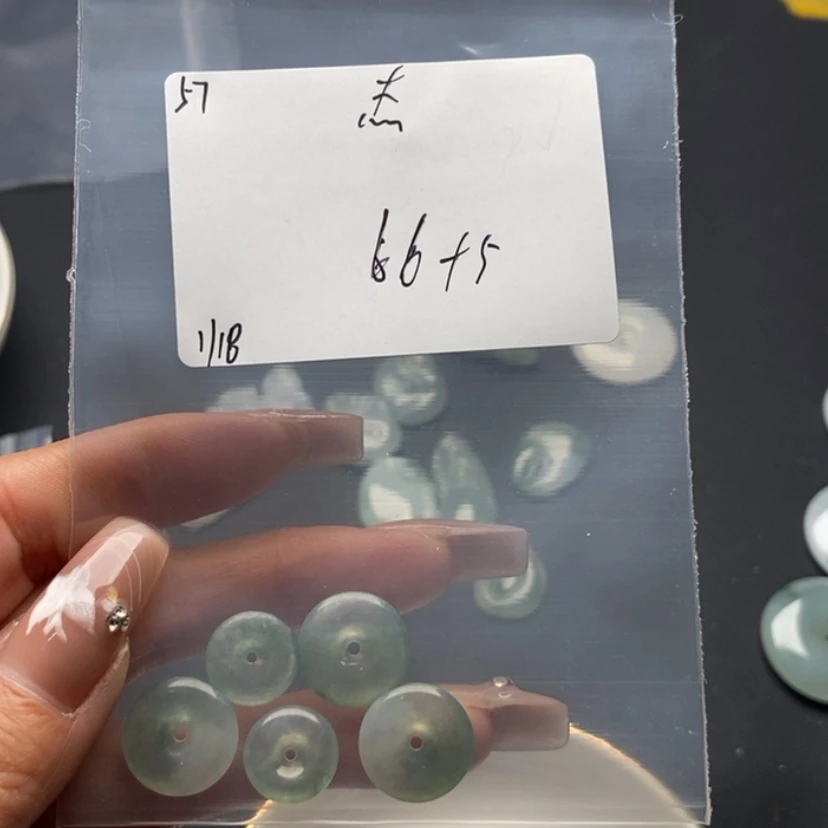 【闪购商品】翡翠颈饰未镶嵌杰