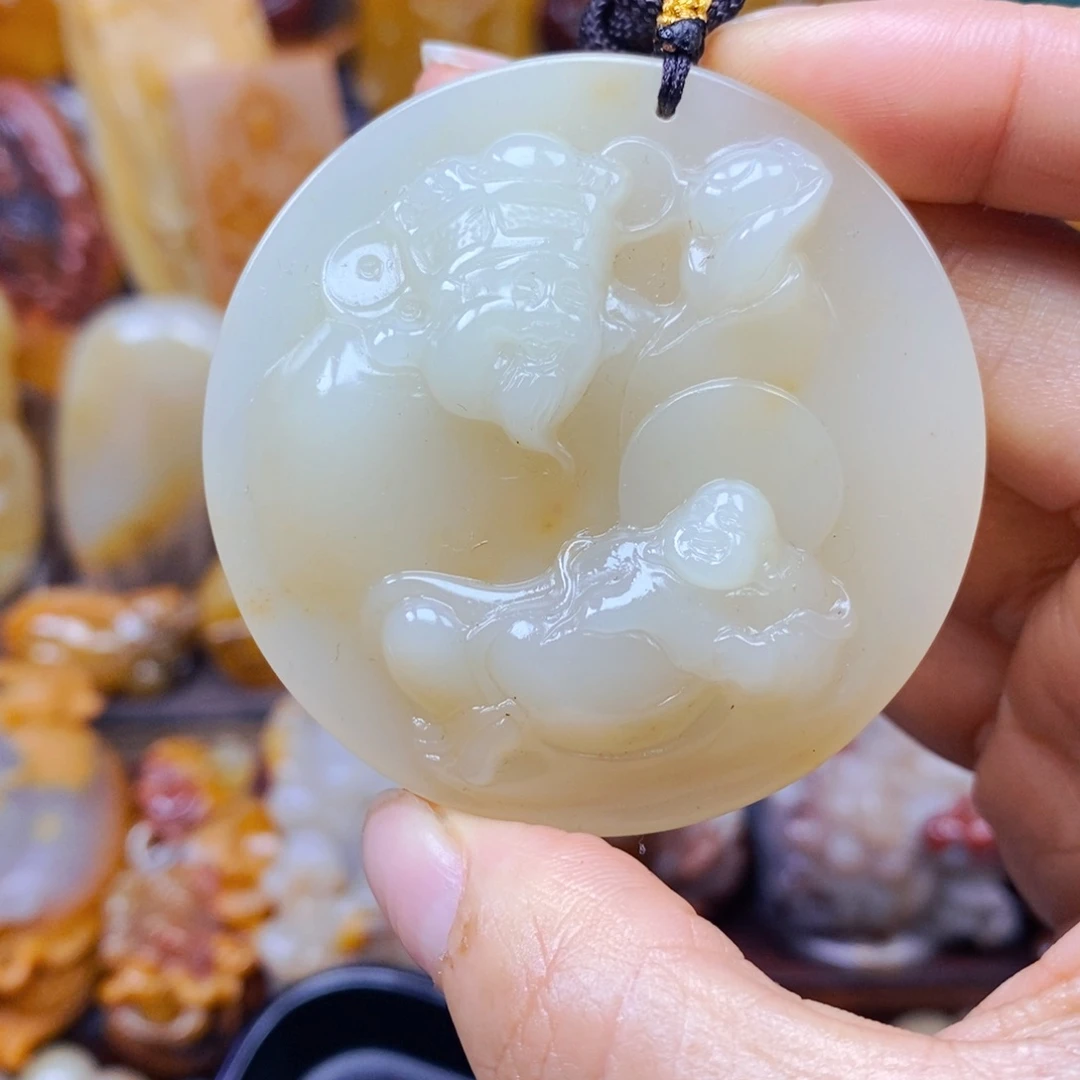 石英质玉（黄龙玉）未镶嵌颈饰
