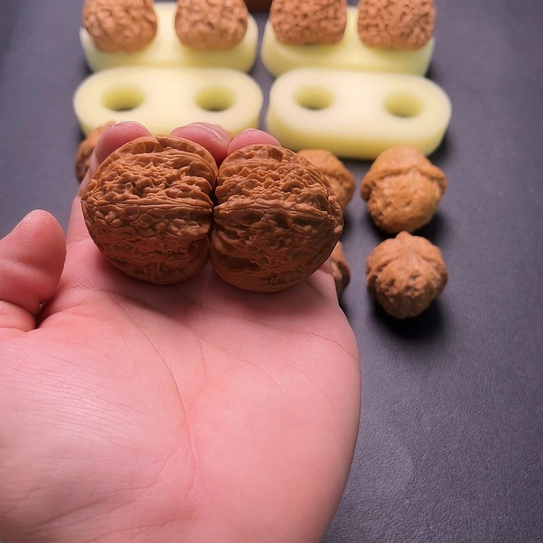 文玩核桃吊坠三角白43