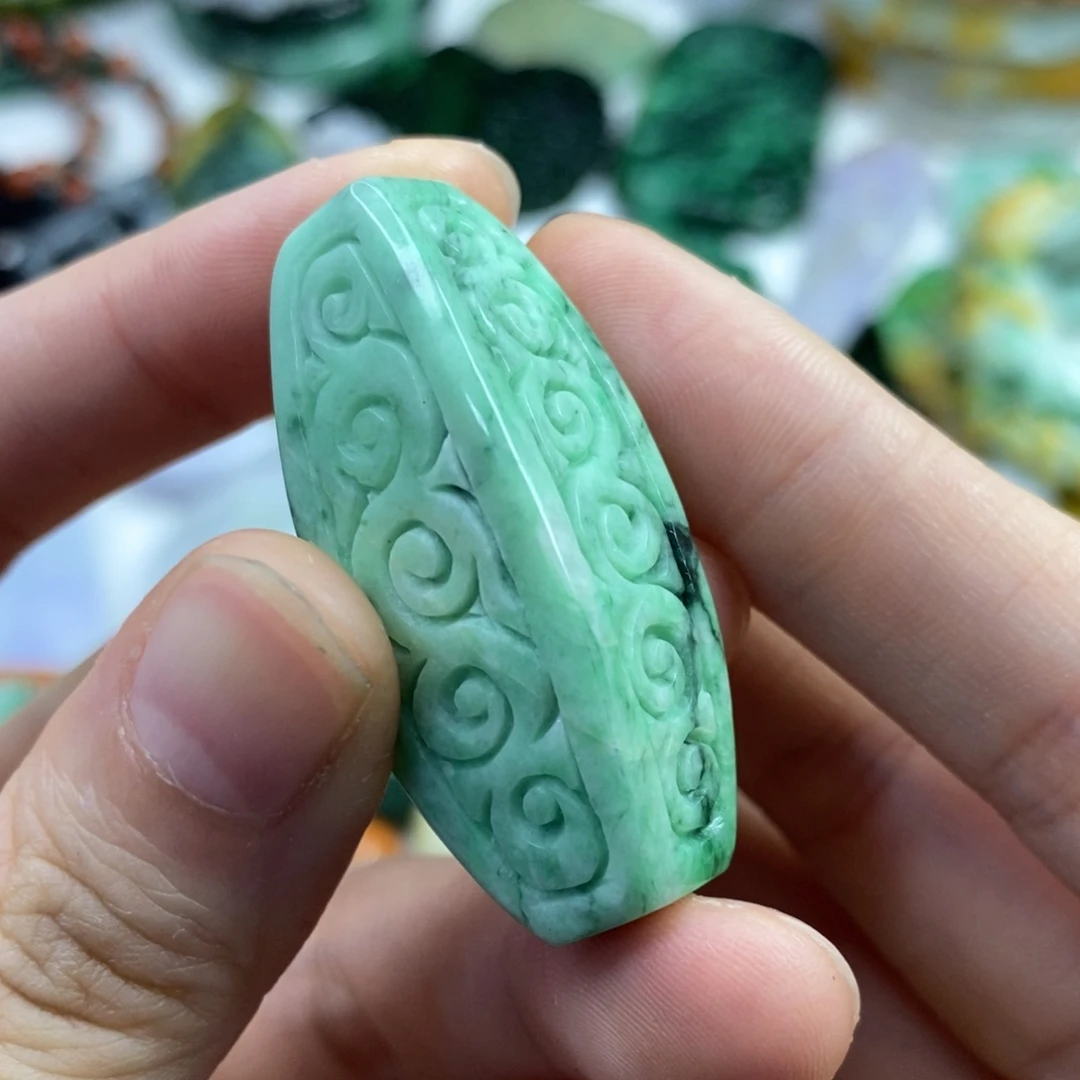 翡翠未镶嵌颈饰芯**影