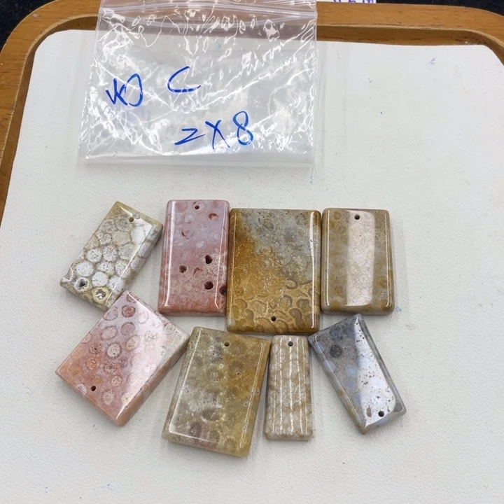 c***兔颈饰合金硅化珊瑚（珊瑚玉）