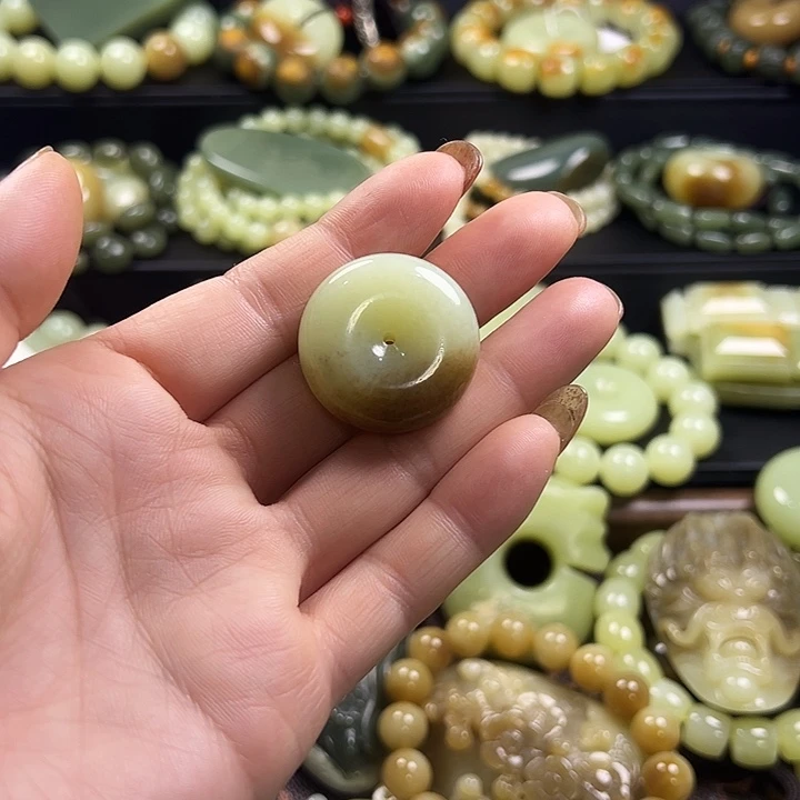 岫岩老玉（透闪石质玉）未镶嵌颈饰