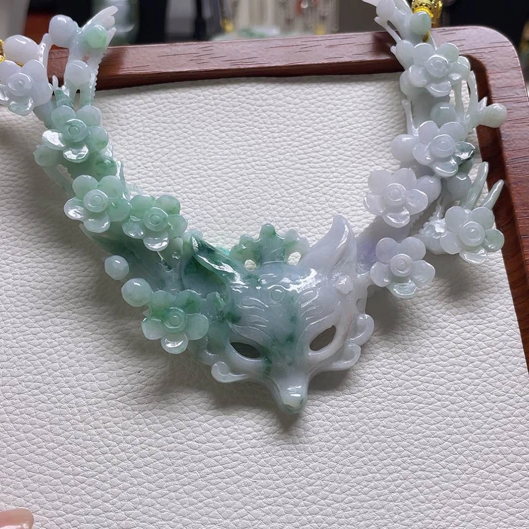 翡翠未镶嵌颈饰翡翠狐狐面具