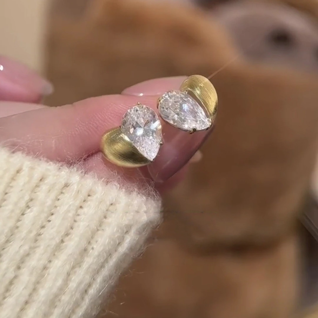 铜合金耳饰 韩系拉丝极简锆石爱心耳钉