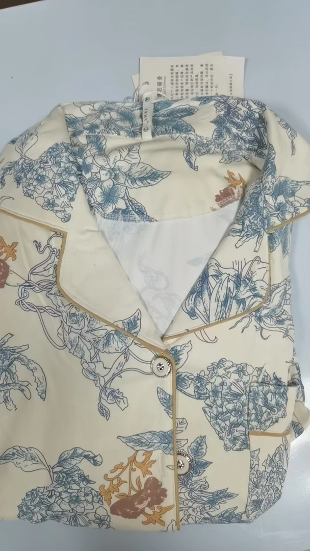 719号青花瓷睡衣150斤（微瑕疵）