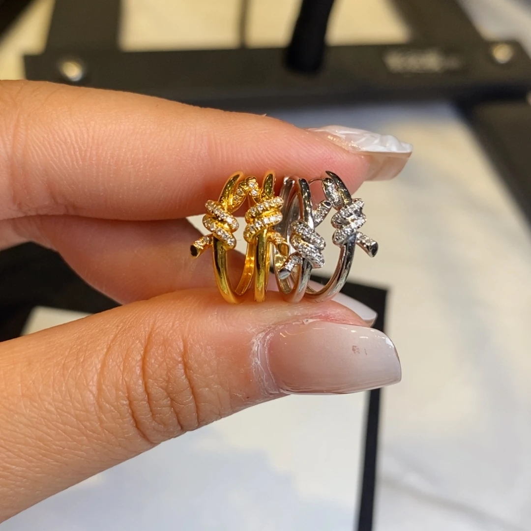 钻石耳饰18K金镶嵌设计款耳包（甜甜圈、路路通）多样性发其一