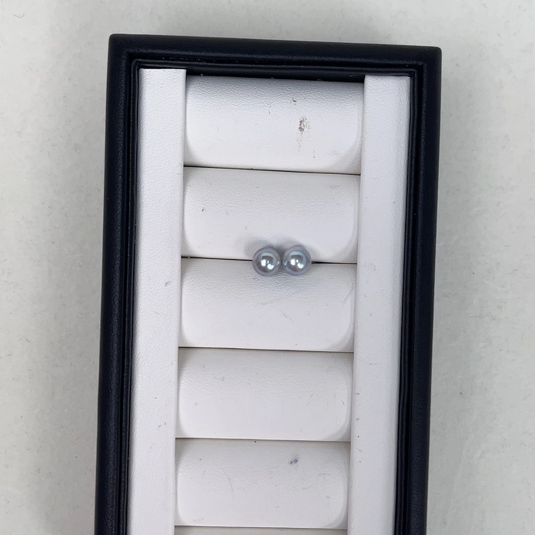 18K金镶嵌海水珍珠耳饰