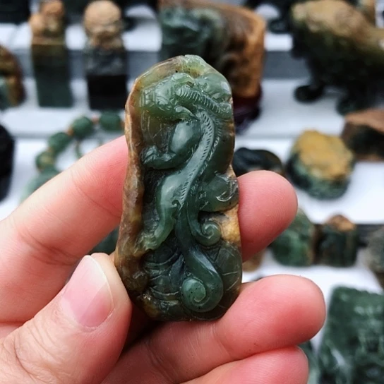 未镶嵌岫岩河磨玉（透闪石质玉）挂件钰*子