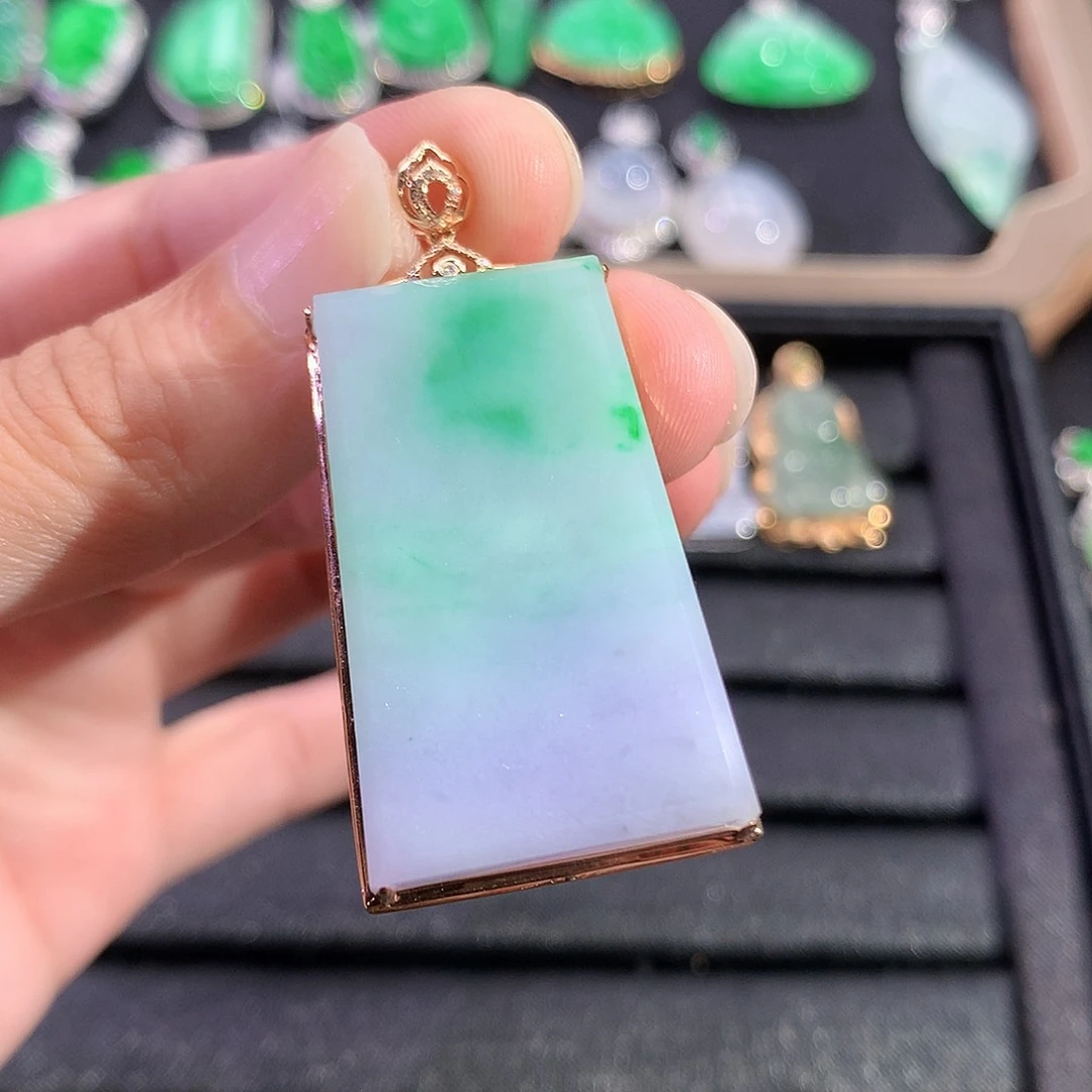 翡翠18K金镶嵌吊坠(赠链)