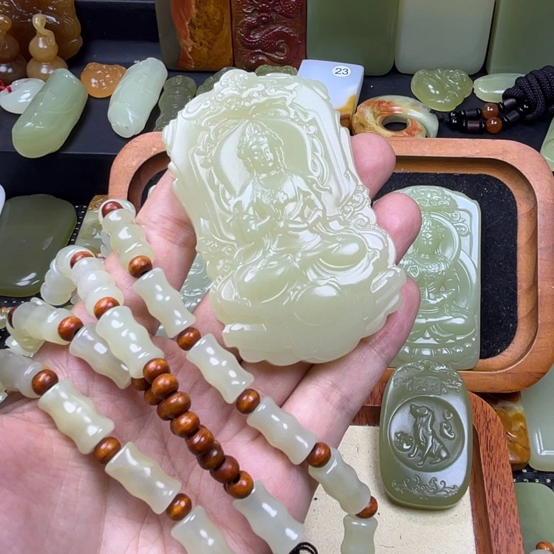 开***心昆仑山料观音牌子款