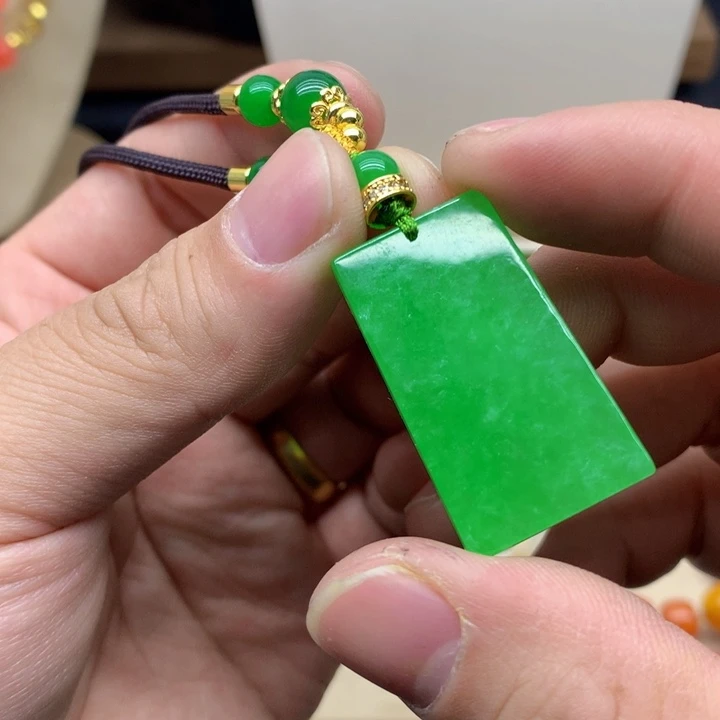 翡翠颈饰未镶嵌吊坠规格
