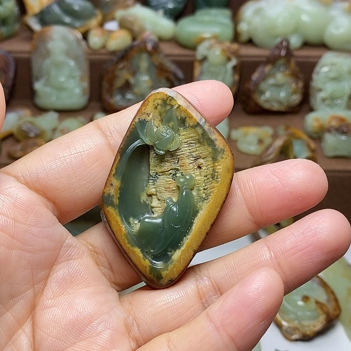 清***楚岫岩河磨玉（透闪石质玉）未镶嵌颈饰