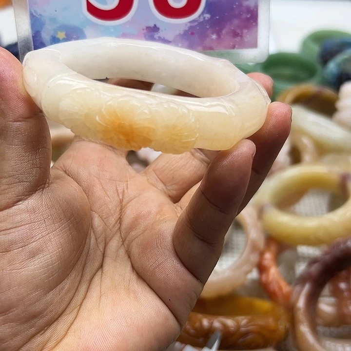 未镶嵌手镯石英岩玉