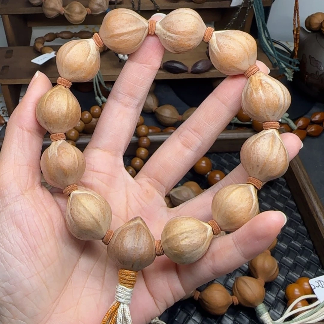 手串橄榄核11。2.0*2.4三花