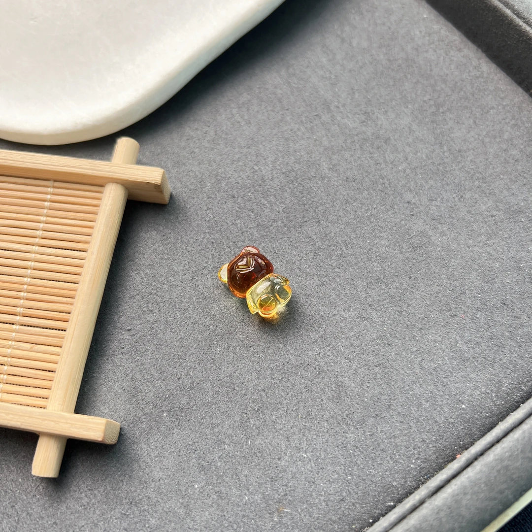 琥珀小熊雕刻件1-1.5g（多样性）