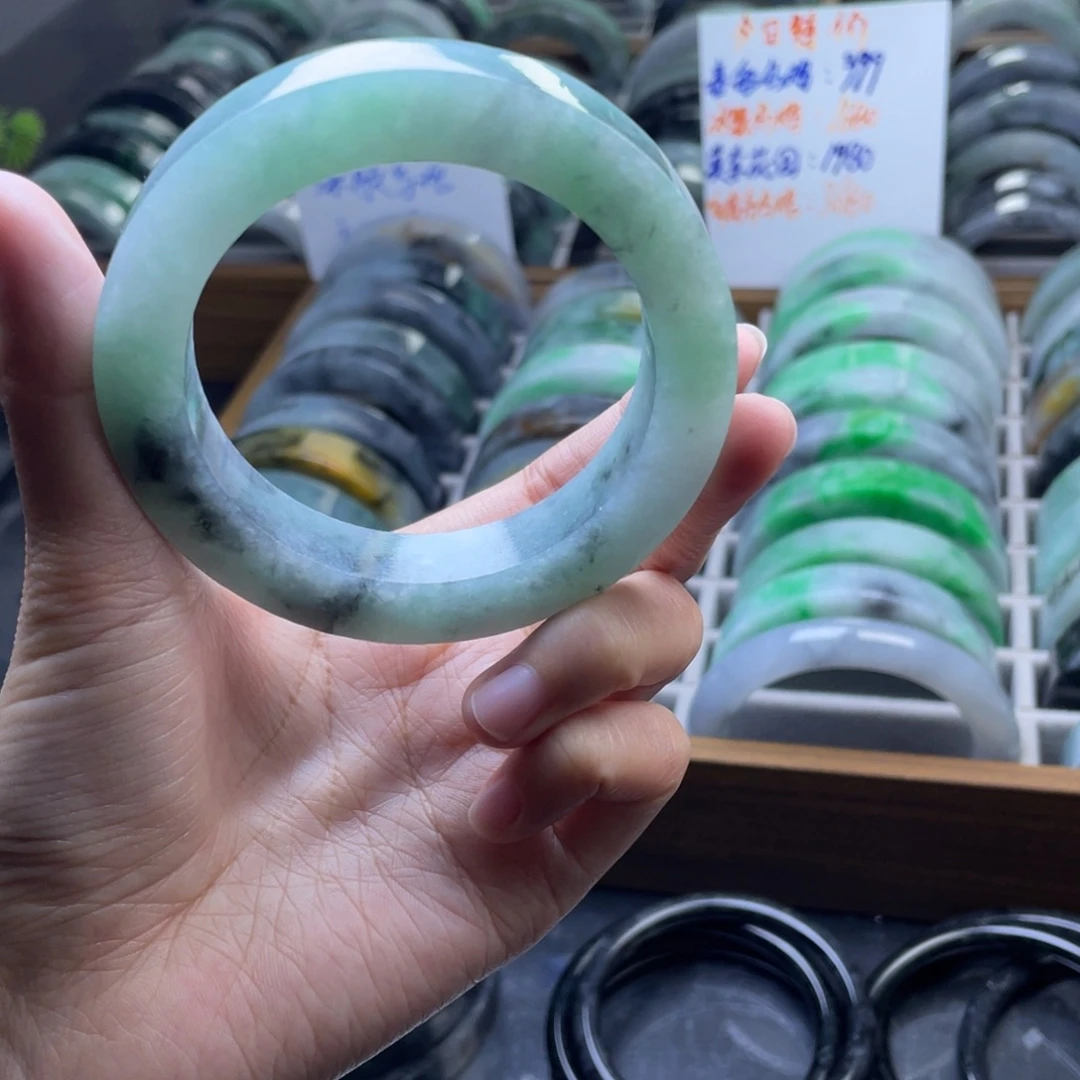 定制翡翠未镶嵌翡翠手镯