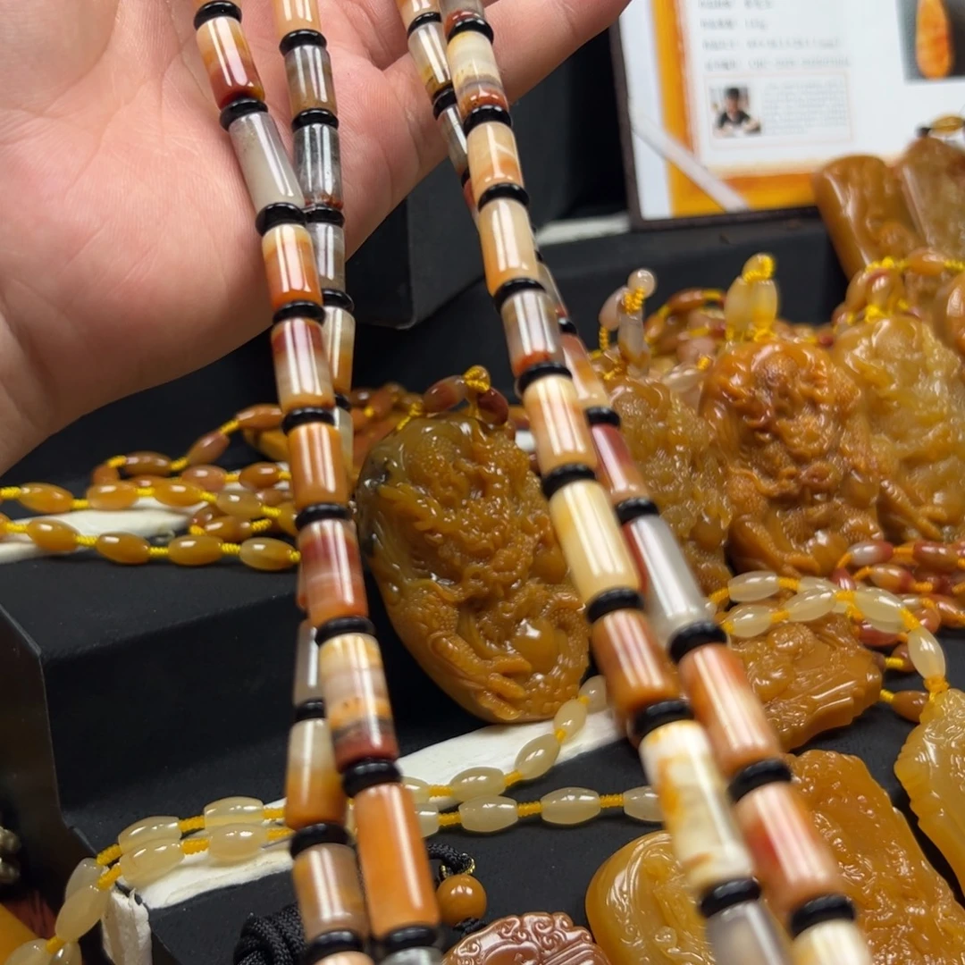 未镶嵌石英质玉（黄龙玉）黄龙玉