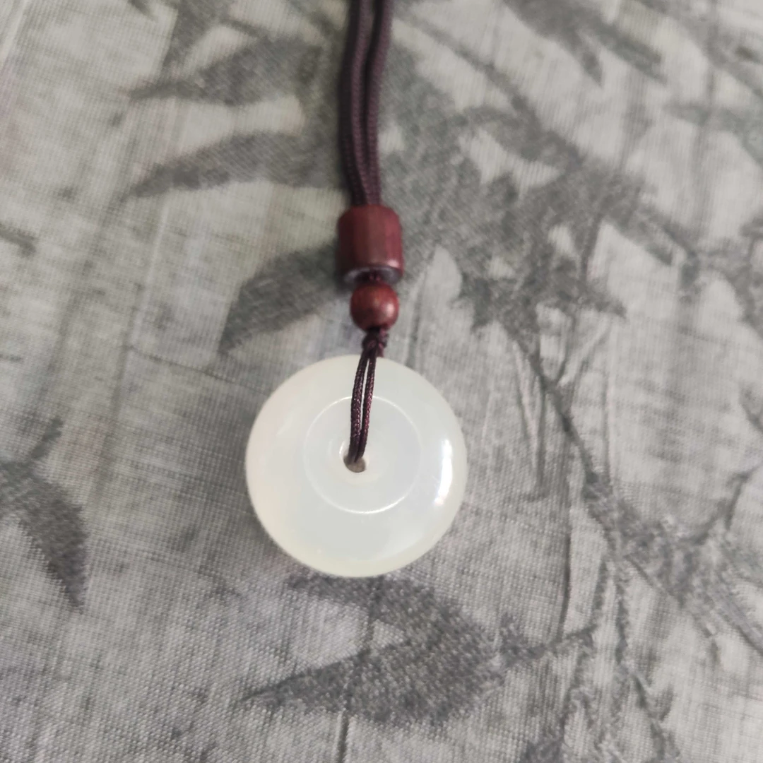 天然岫玉平安扣吊坠男女款生日礼物手工打磨多样性发其中之一