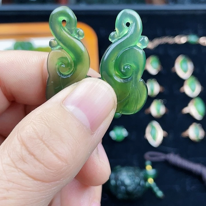 俊****蛇纹石玉未镶嵌挂件