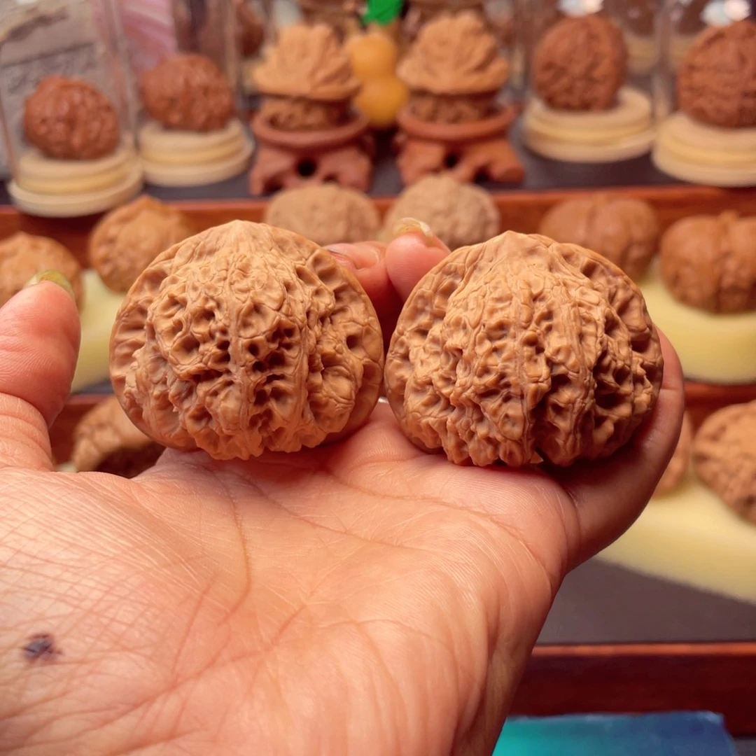 真***品文玩核桃把件龙洞峪45