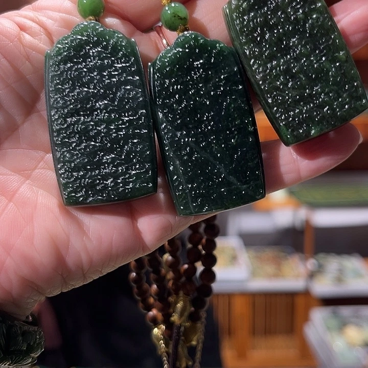 颈饰未镶嵌和田玉（糖玉）