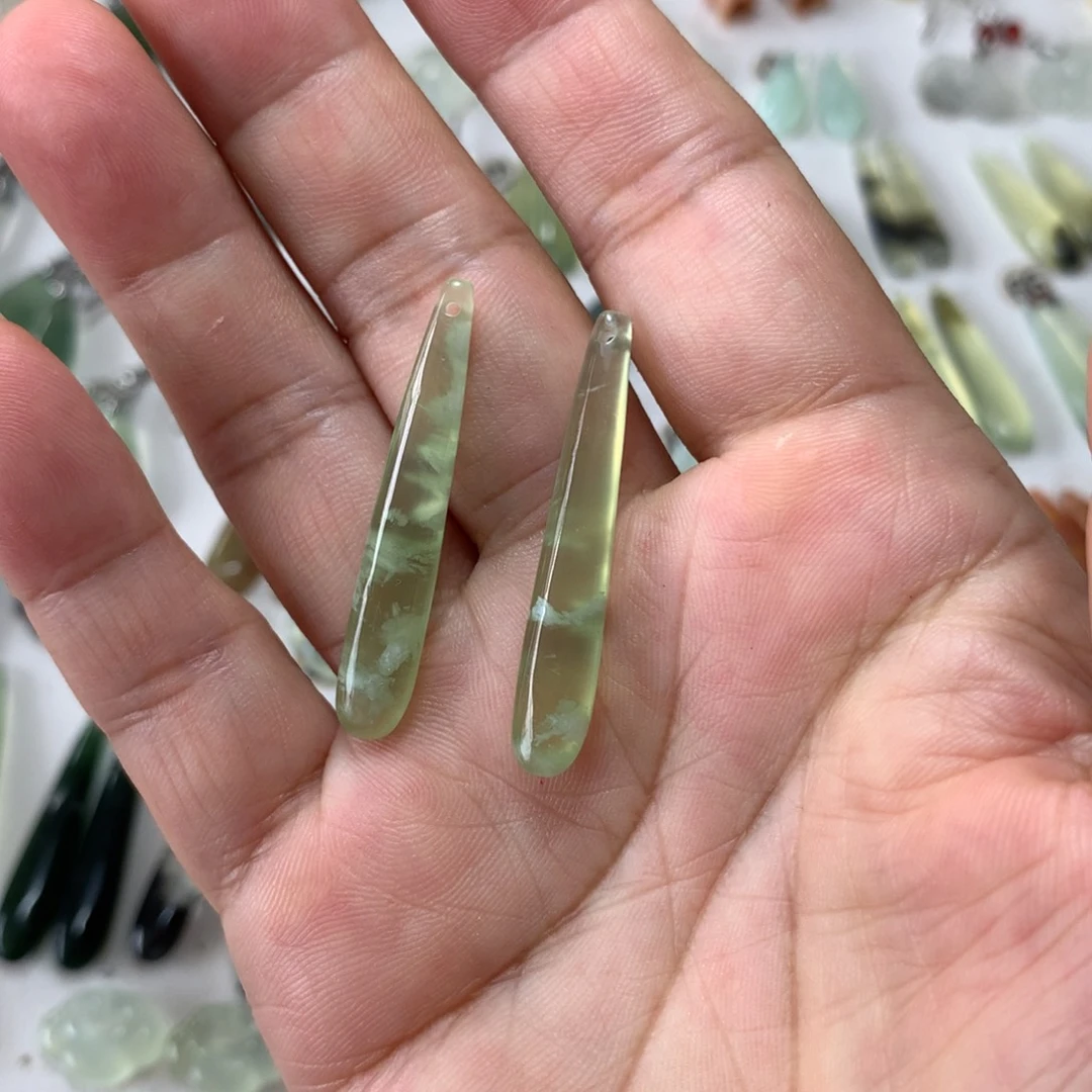 蛇纹石玉未镶嵌耳环