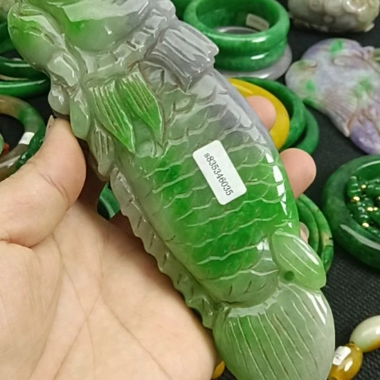 翡翠颈饰未镶嵌蔡