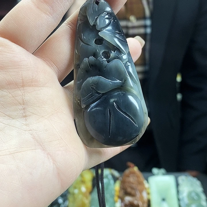 蛇纹石玉吊坠未镶嵌