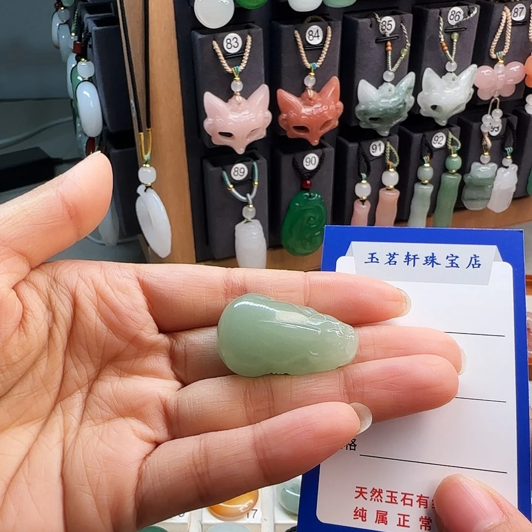 石英质玉未镶嵌颈饰