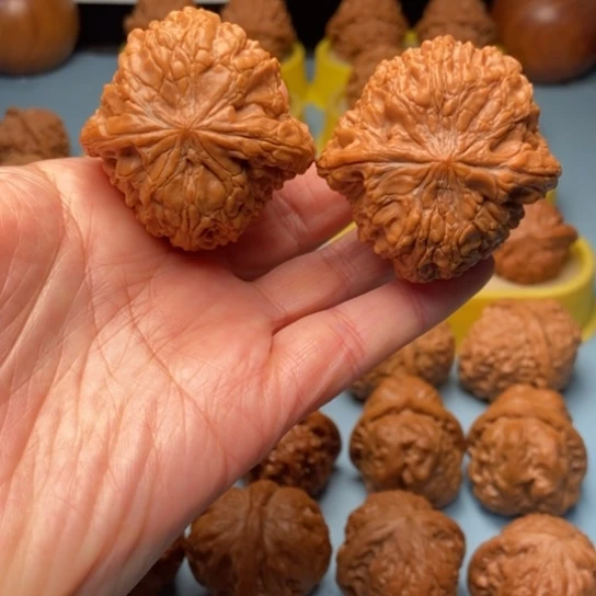 文玩核桃吊坠和尚头精对 45