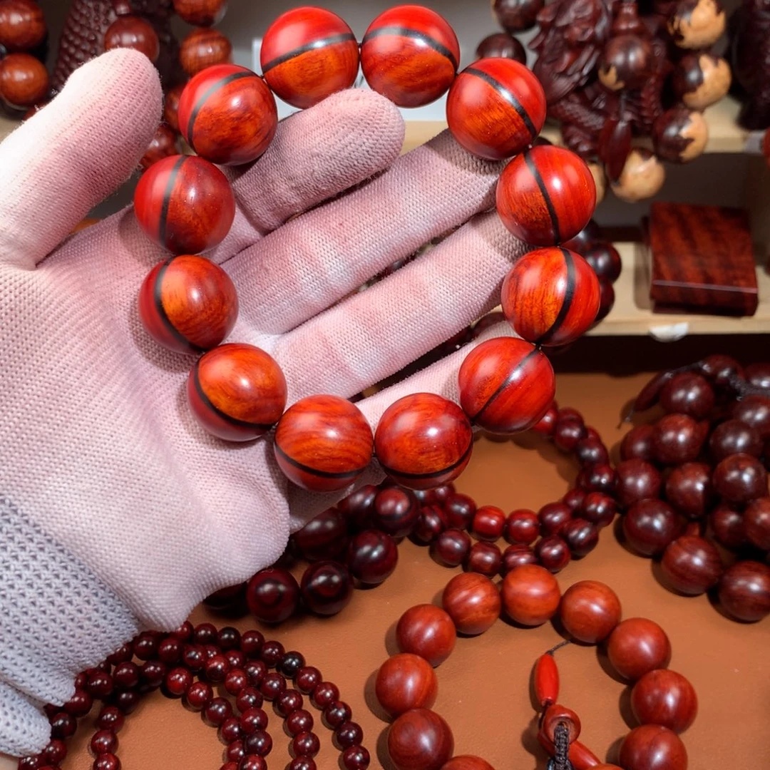 染料紫檀（血檀）2.0顶泥鸡血红-一线天