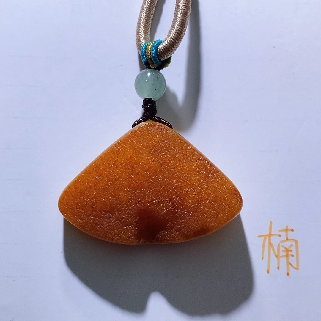 未镶嵌琥珀珠宝奇石