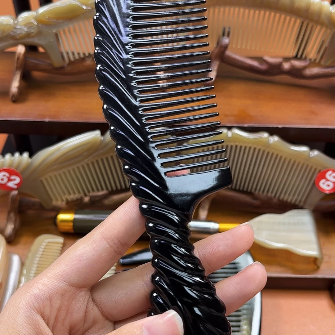牛角纯手工制作的牛角梳