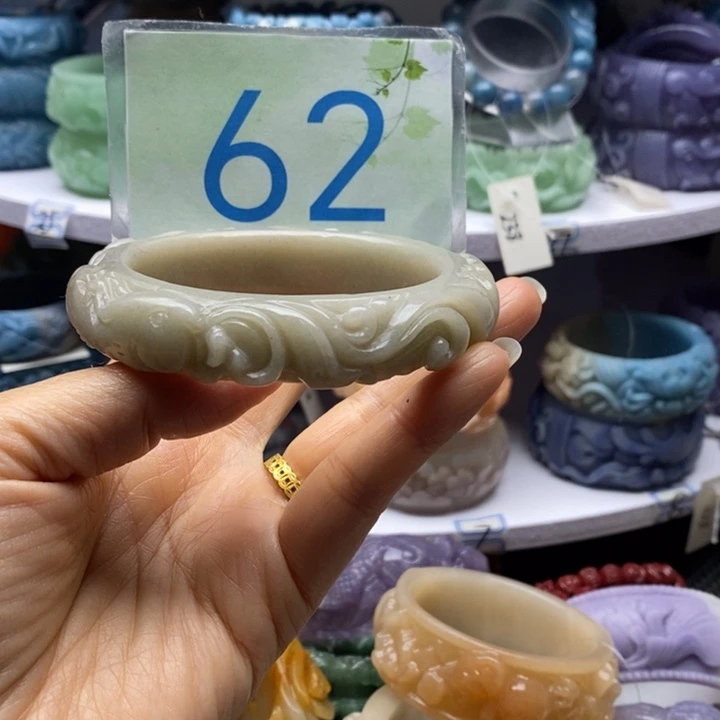 未镶嵌手镯石英岩玉