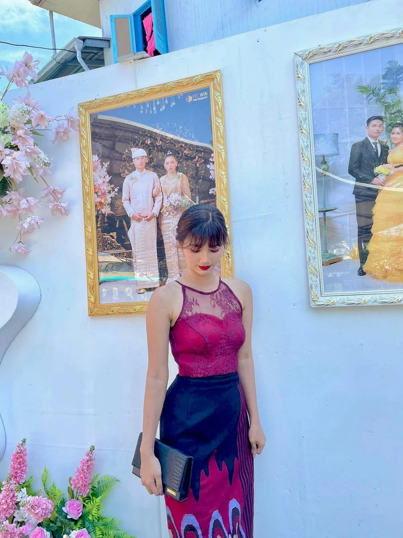 缅甸傣族女服装 现货成品套装 "上衣后面拉链‘’裙子扣子