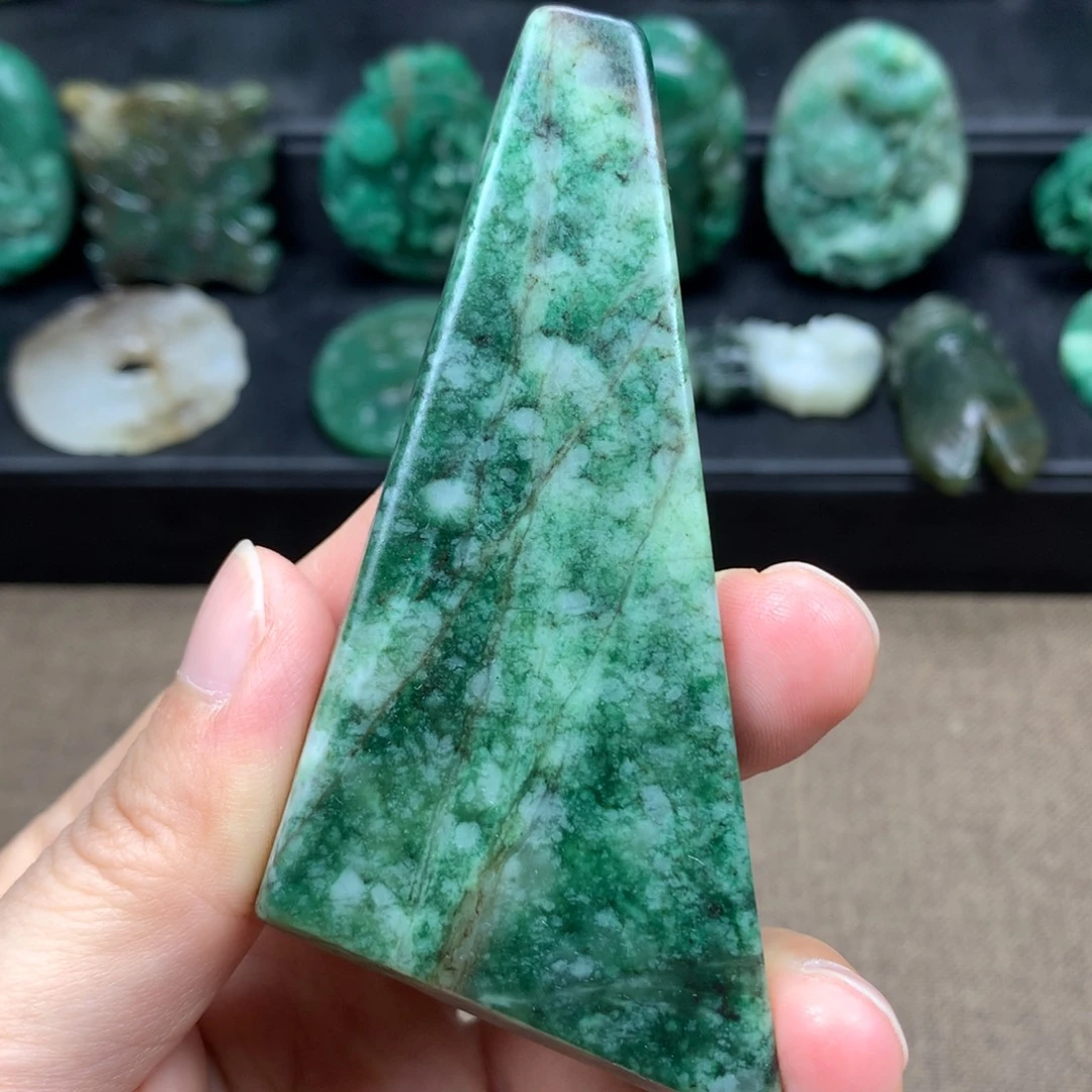 独山玉未镶嵌颈饰