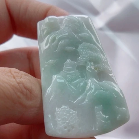 翡翠未镶嵌颈饰山水吊坠