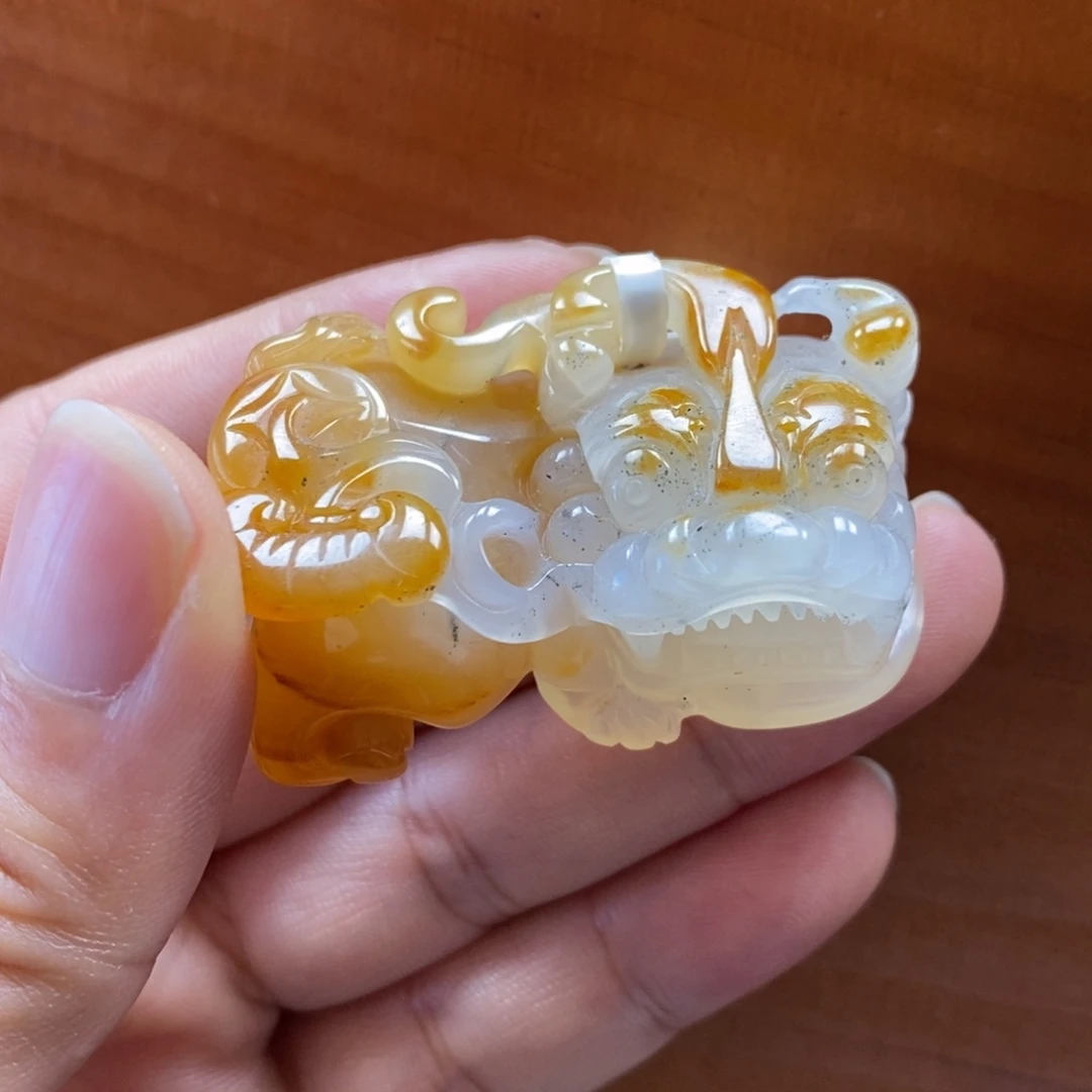石英质玉（黄龙玉）未镶嵌颈饰