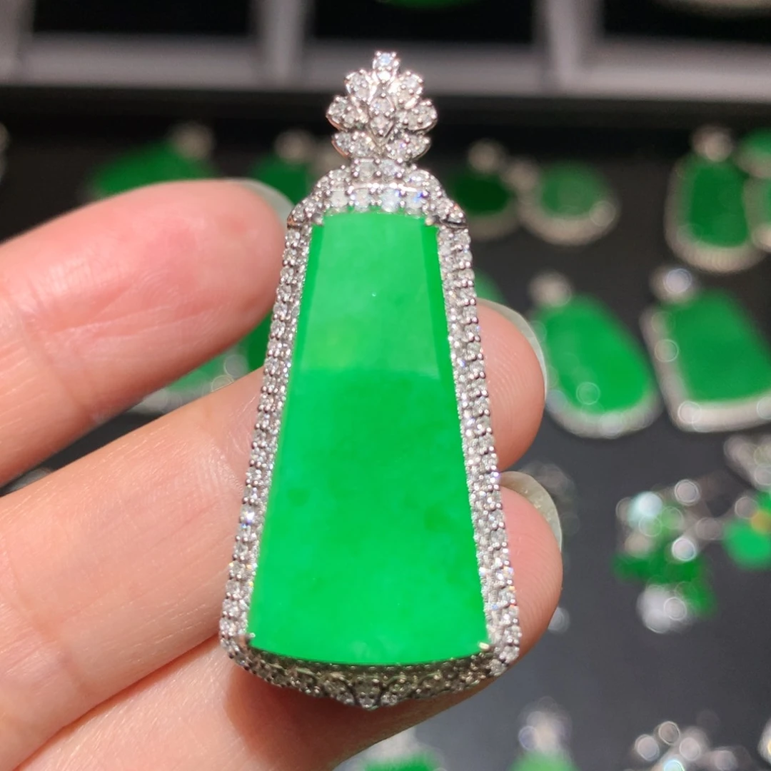 翡翠颈饰18K金镶嵌翡翠