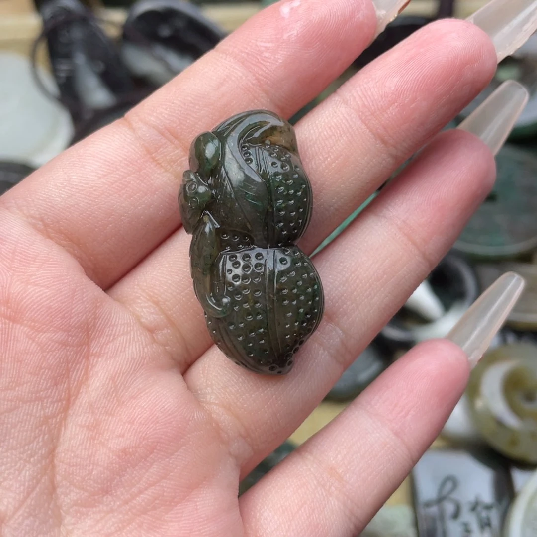 独山玉未镶嵌颈饰