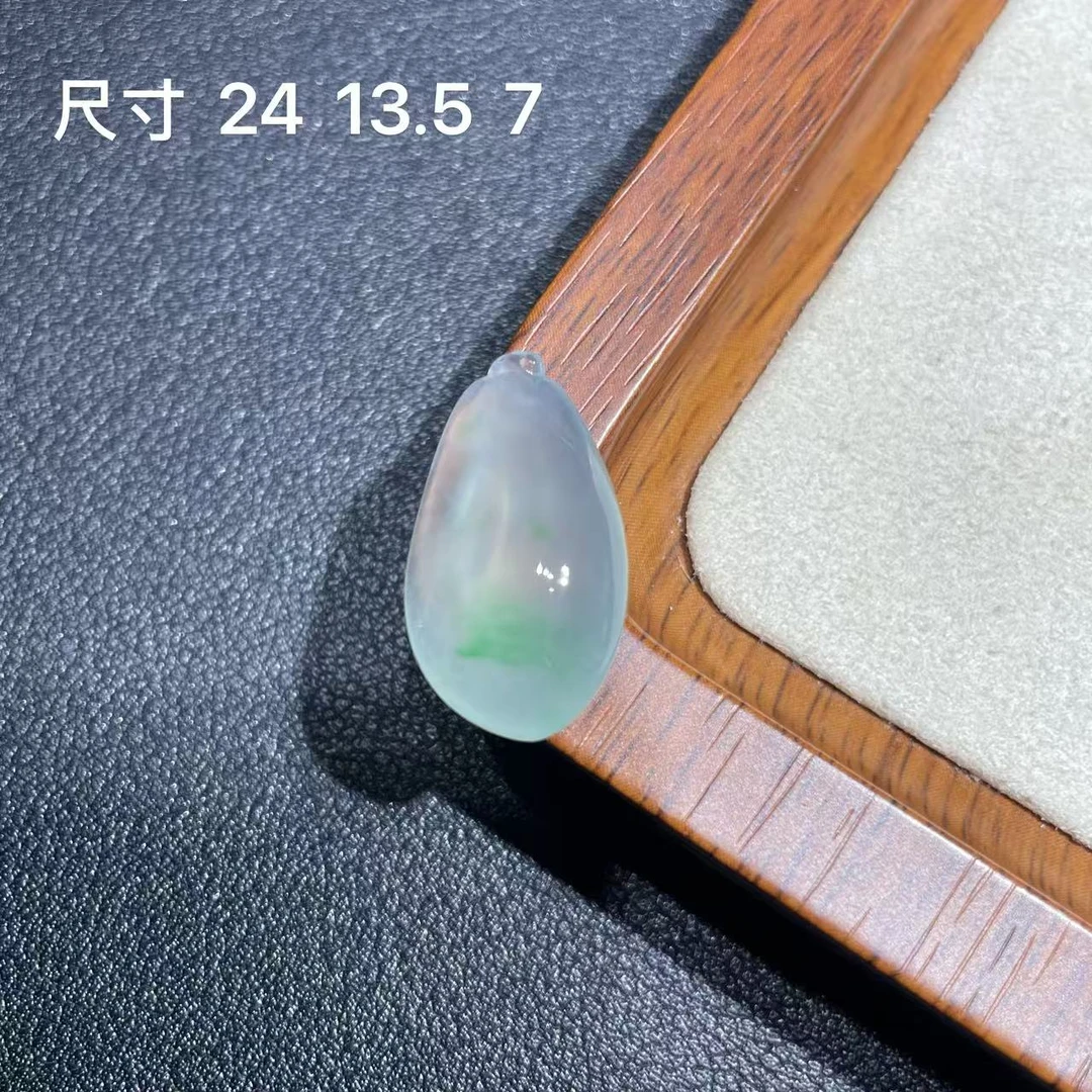 纯天然缅甸翡翠A货冰飘绿福瓜