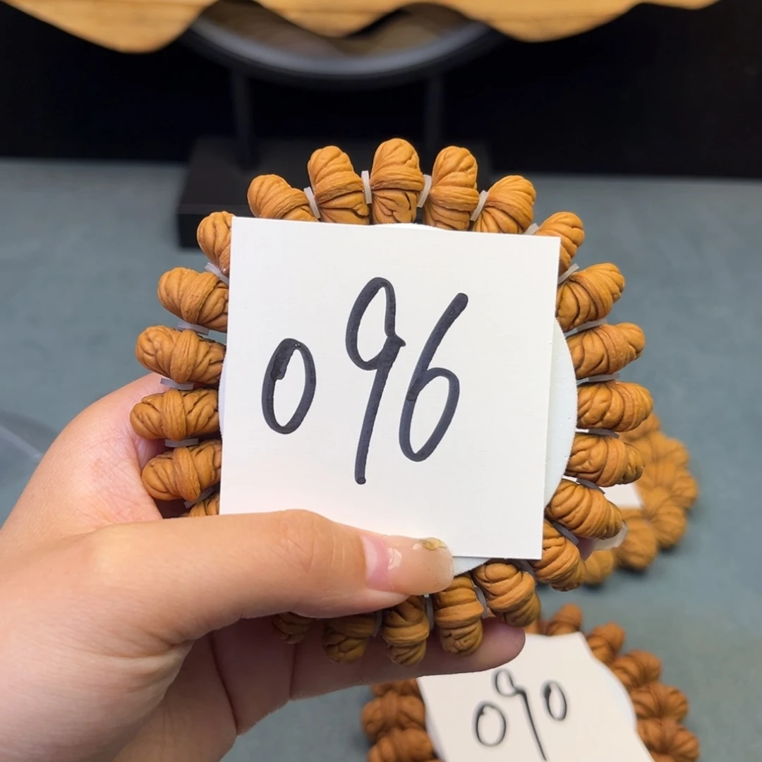 桃核手串18白玉麒麟