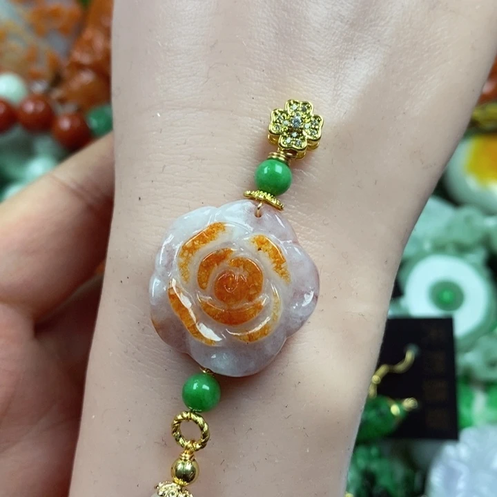 翡翠未镶嵌吊坠(赠链)