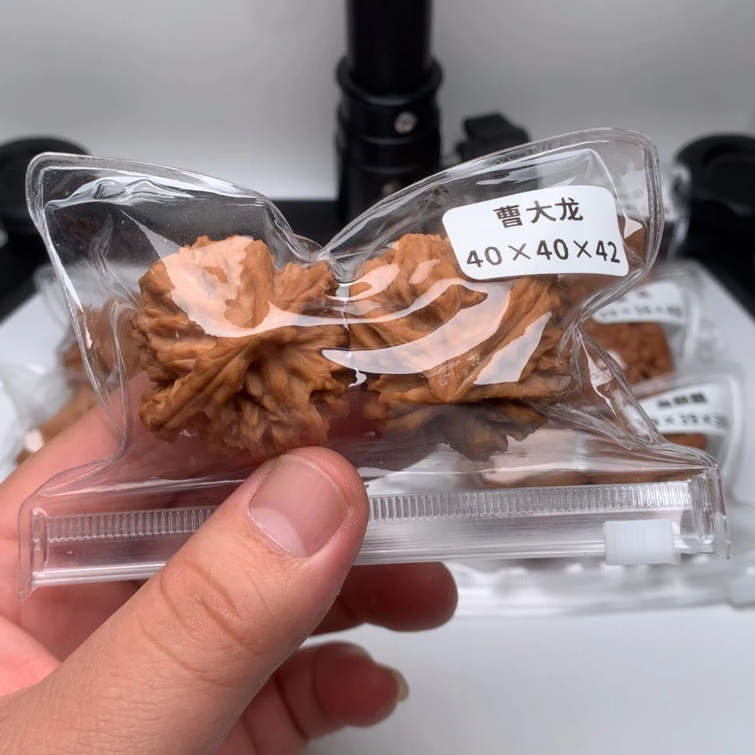 文玩核桃吊坠曹大龙