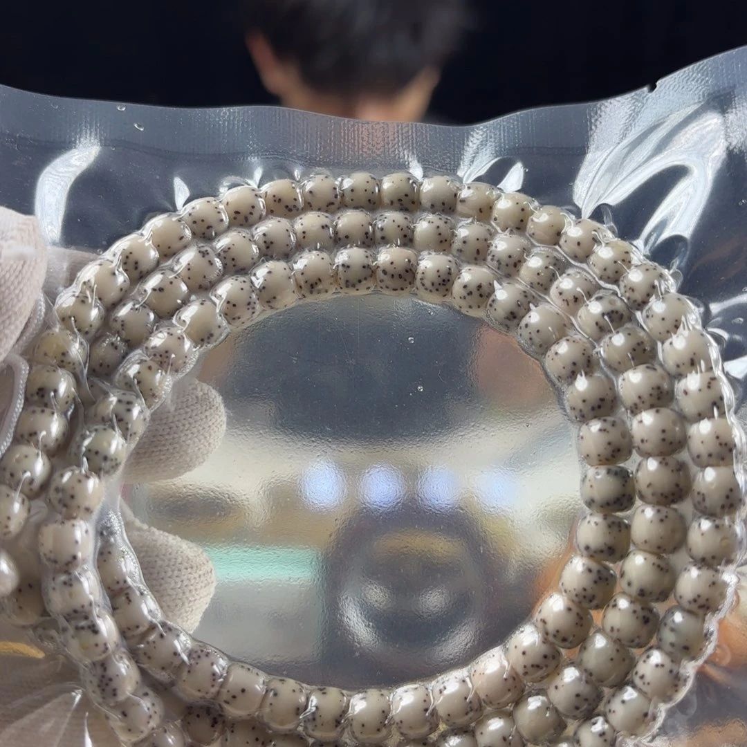 星月菩提吊坠瓷白全玉化一线天