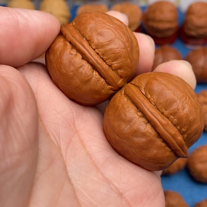 文玩核桃把件龙胆